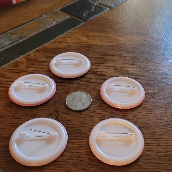 5 Hello Kitty Large Button Pins - Picture 9 of 11